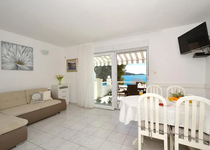 By The Sea - 15249 * 로고즈니차